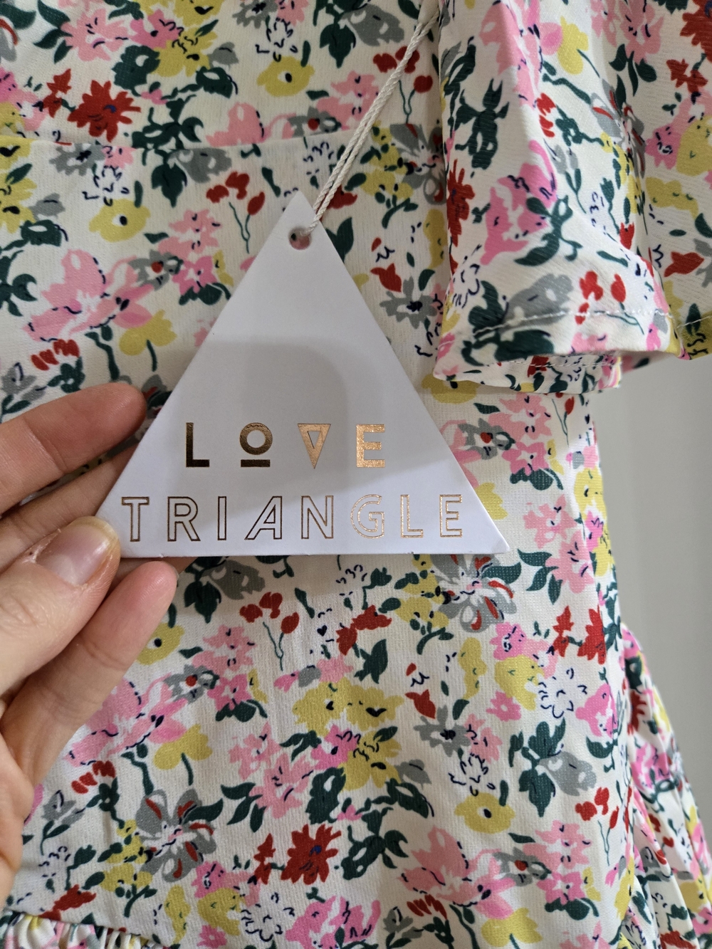 NWT Love Triangle Size Large Floral V-Neck Short Sleeve Women’s Romper - Picture 4 of 11